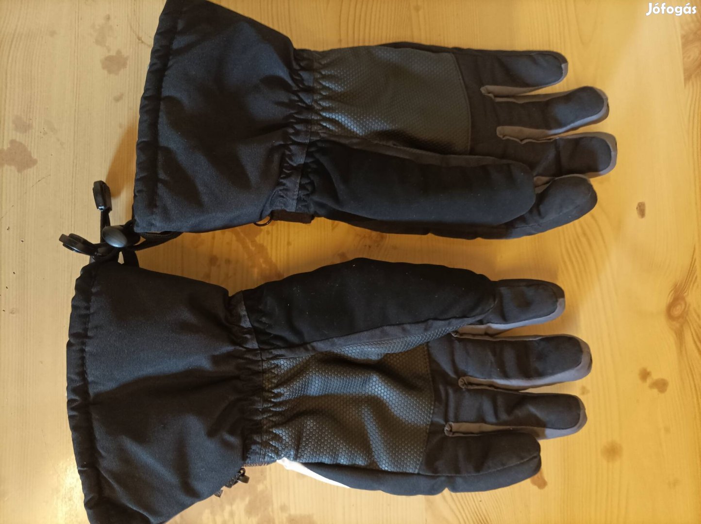 Bélelt motoros kesztyű eladó.