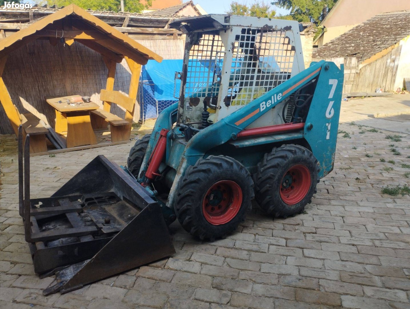 Belle 761xt. Yostickos rakodó gép