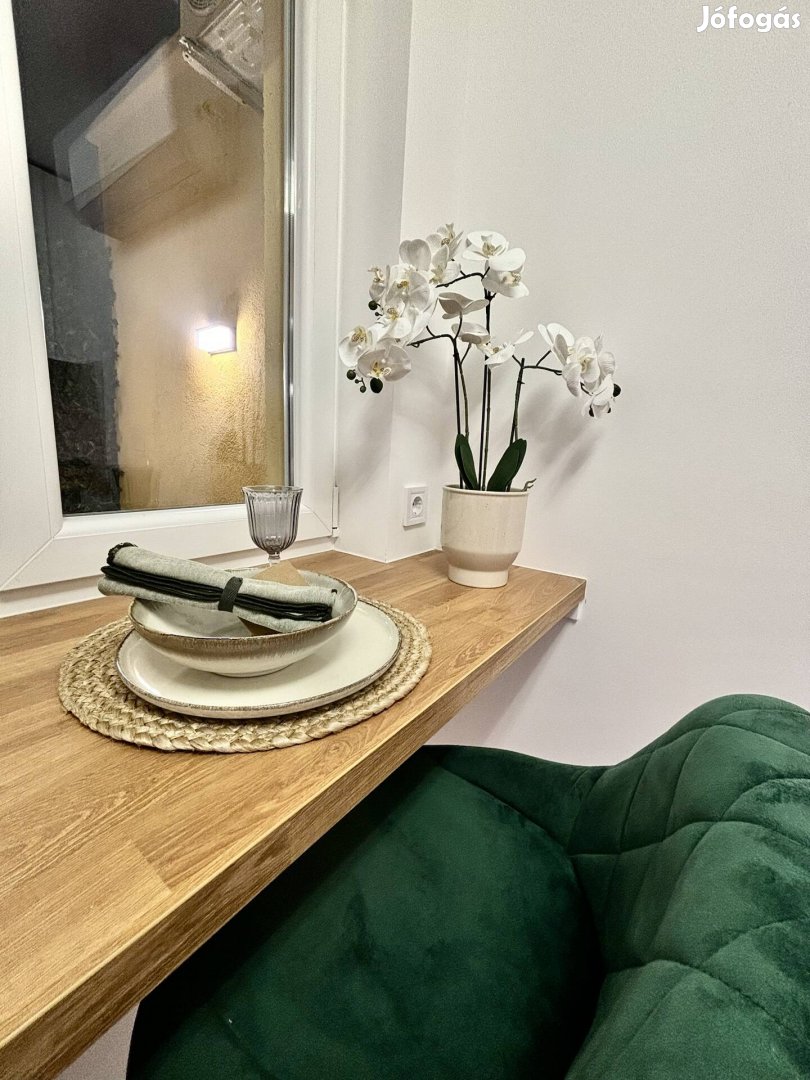 Belső kétszintes, 3 szobás lakas eladó a belvárosban!