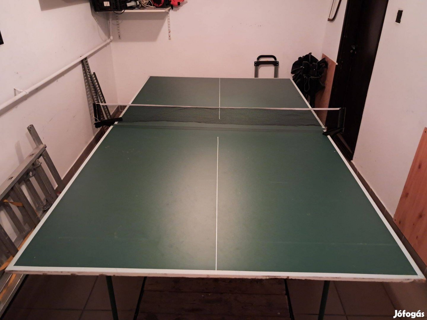 Beltéri pingpongasztal