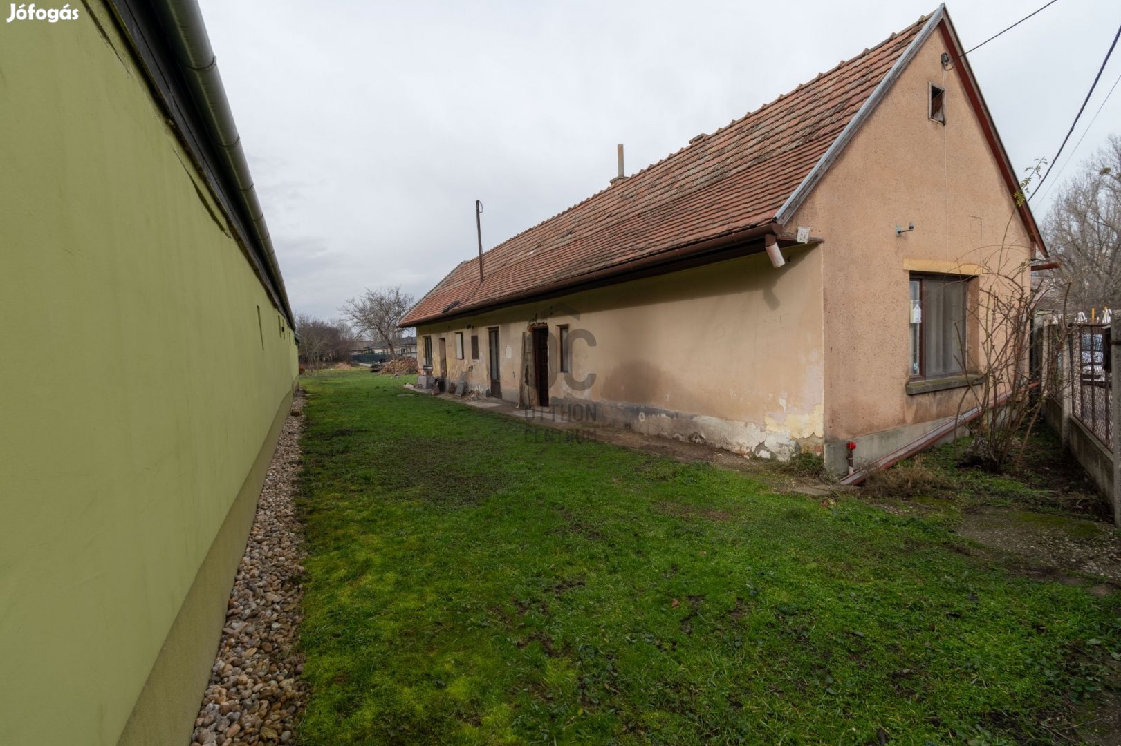 Belváros közeli felújítandó ház, plusz két telek