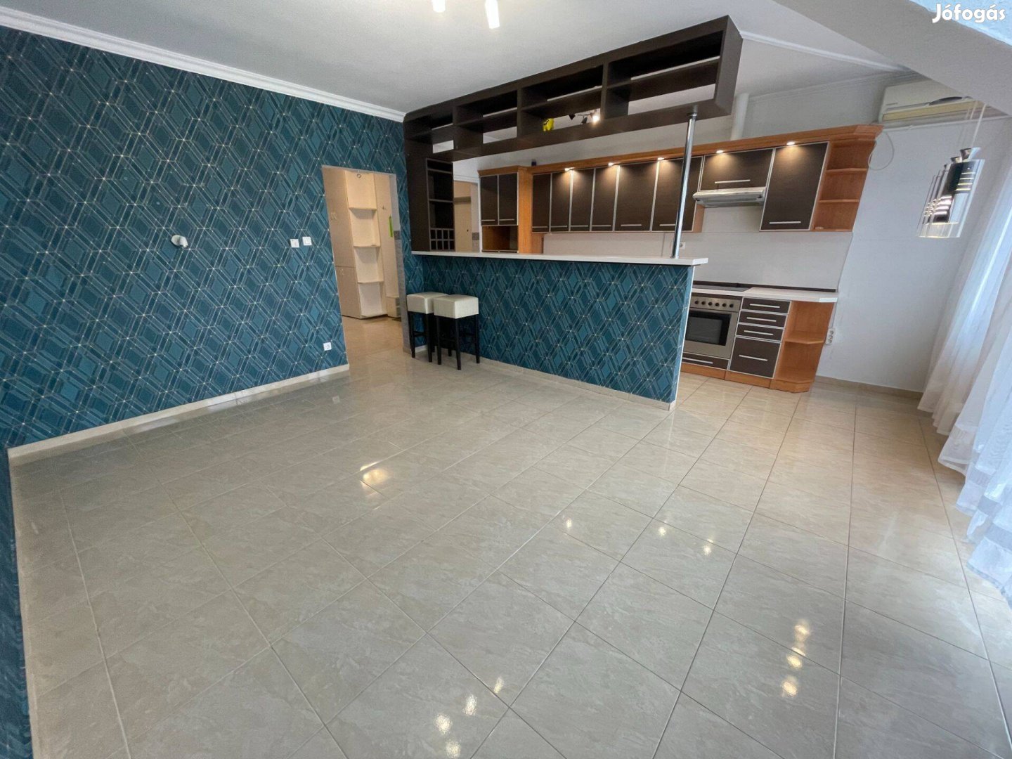 Belvárosban 2.Emeleten 2 Szoba Nappalis Lakás Azonnali