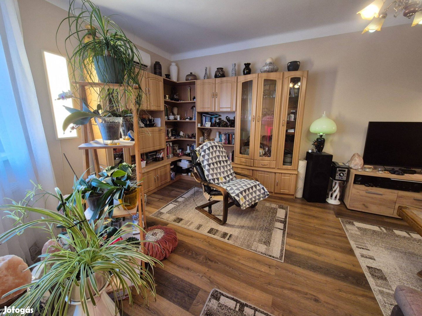 Belvárosban felújított 2 szobás szép lakás liftes házban