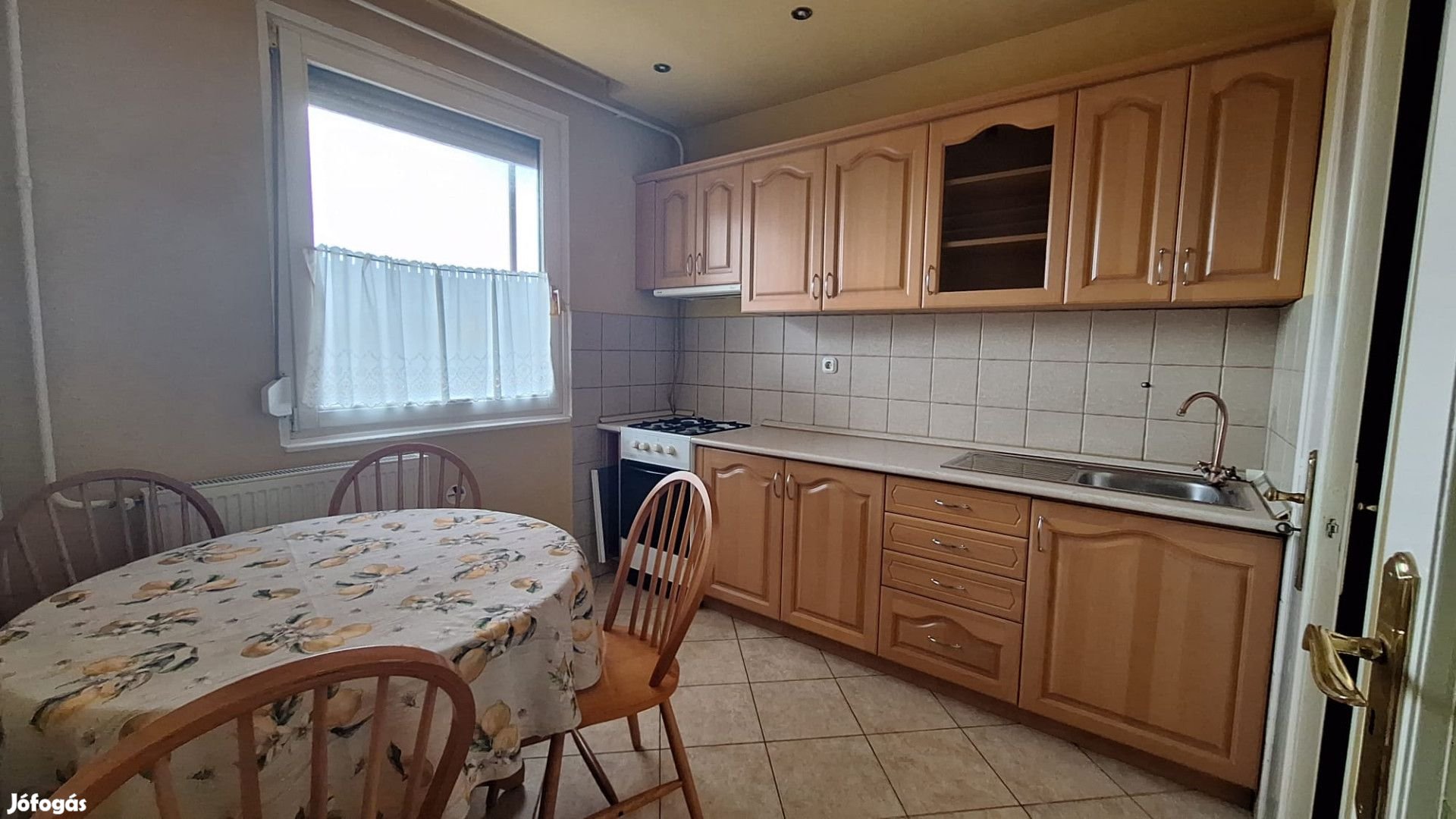 Belvárosban nagy lakás eladó!