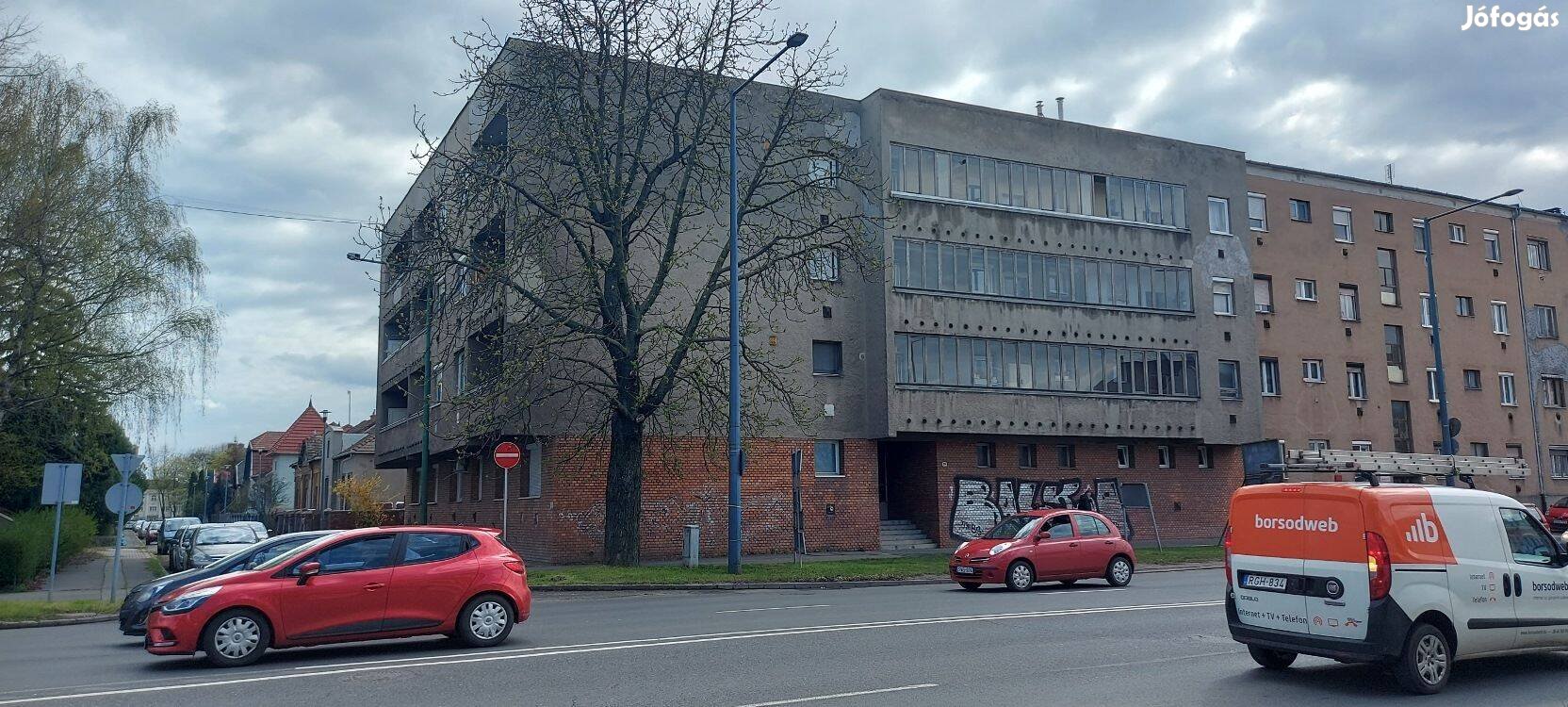 Belvároshoz közel szép kétszobás lakás ár alatt !