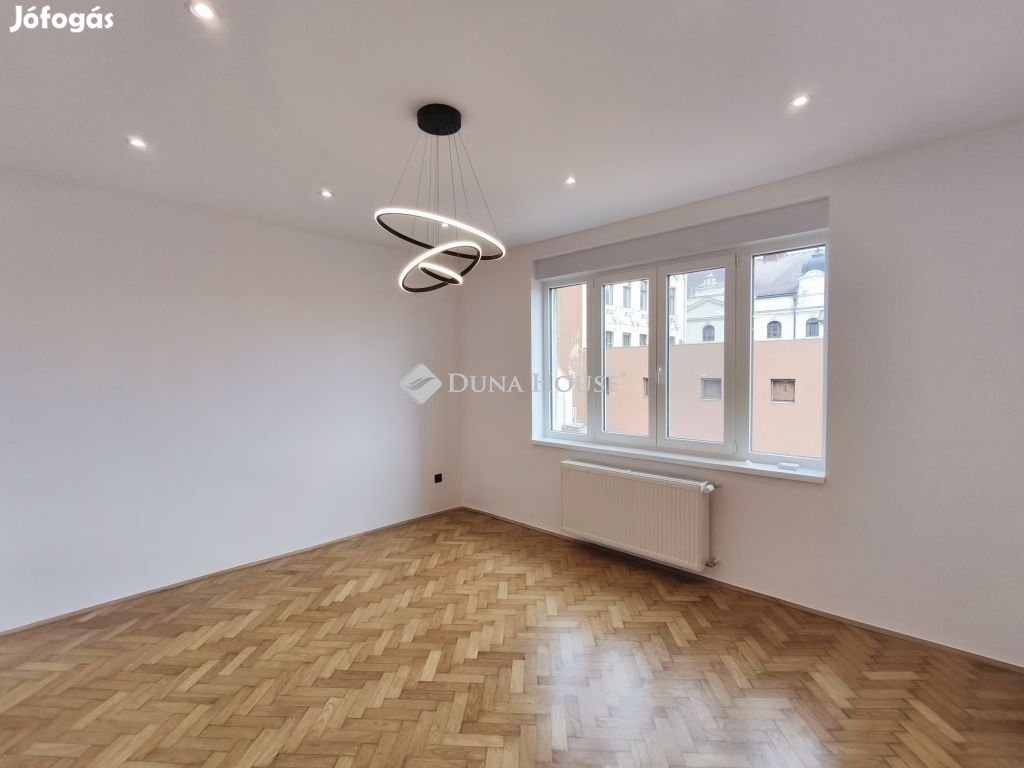 Belvárosi 129m2-es különleges polgári lakás teljeskörű