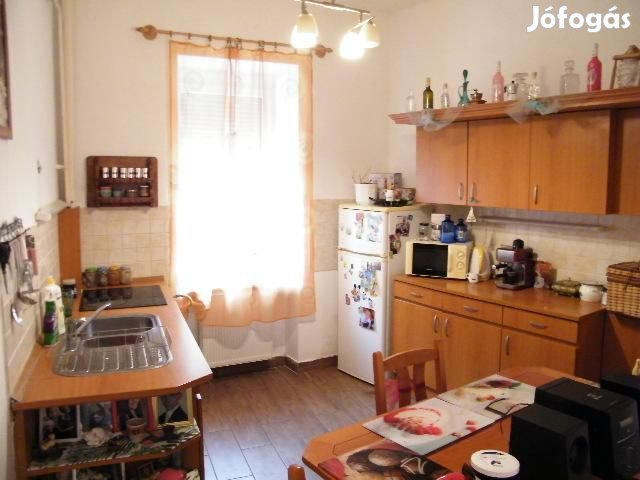 Belvárosi 3 szobás lakóház - Pápa