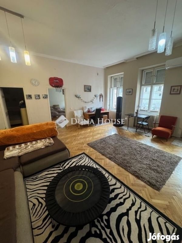 Belvárosi 84 nm-es, csendes polgári lakás