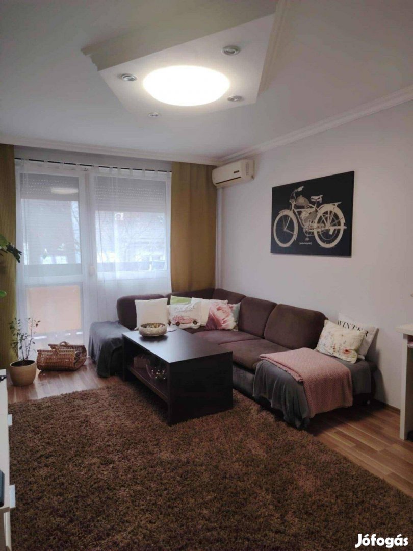 Belvárosi, Felújított, Erkélyes Lakás Azonnal Költözhető!