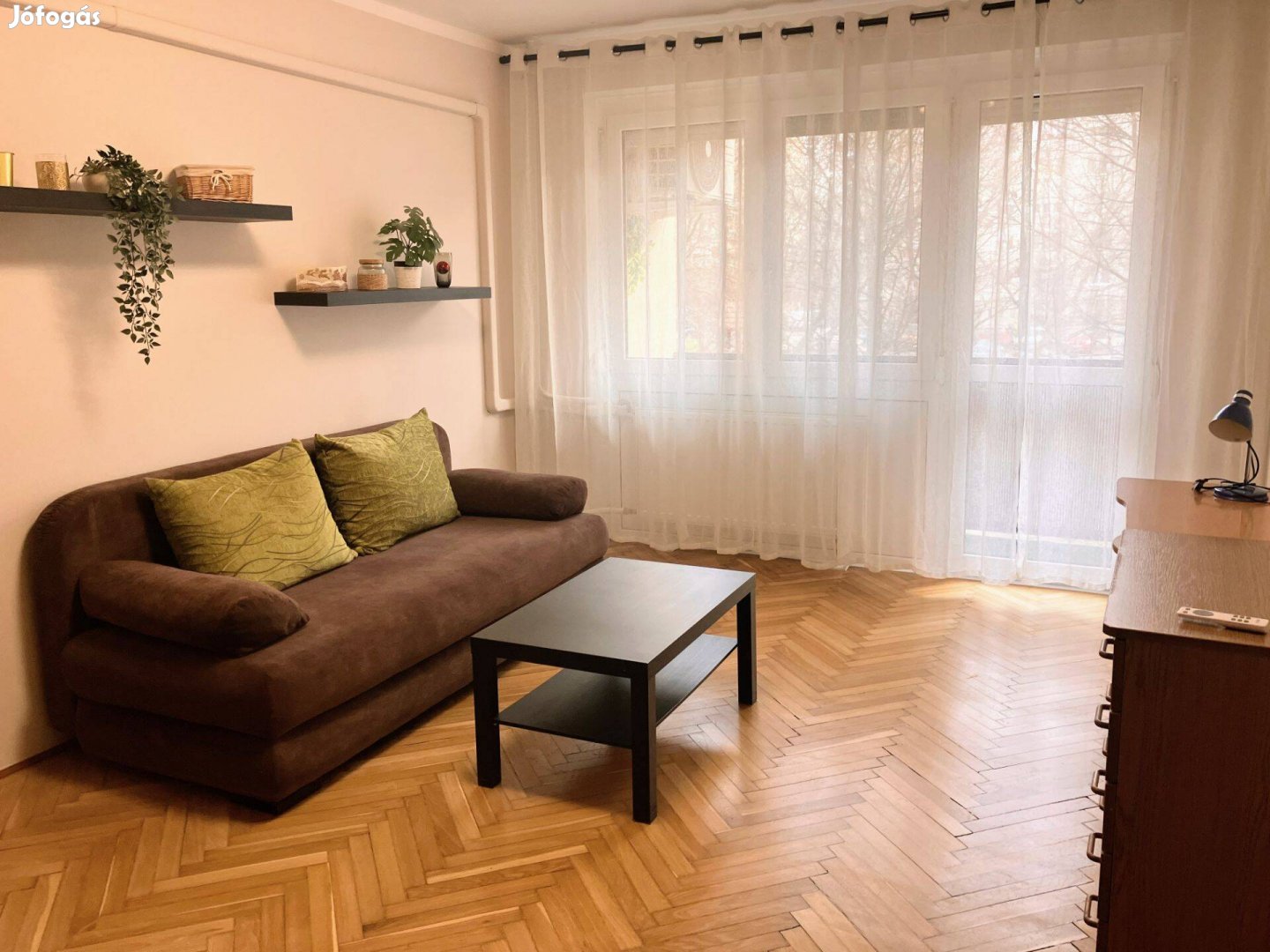 Belvárosi, azonnal költözhető 1. emeleti, 2 szobás klímás