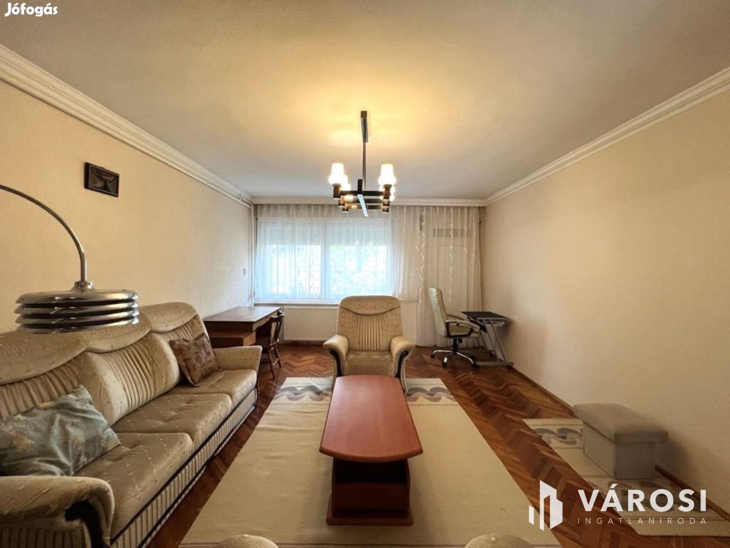 Belvárosi, társasházi lakás, kíváló adottságokkal garázzsal