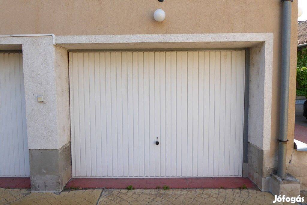 Belvárosi, zárt udvari, önálló 17 m2-es garázs kiadó,