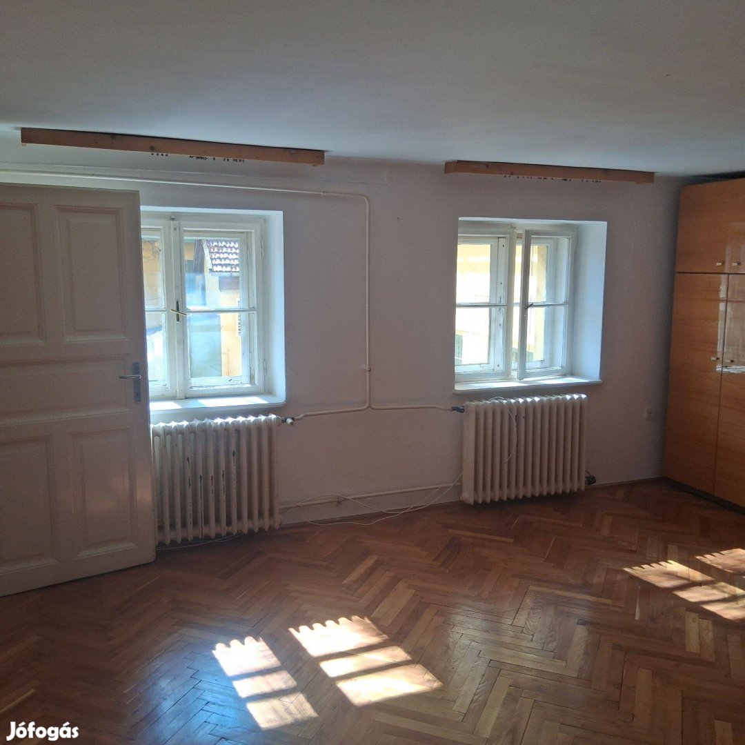 Belvárosi lakás eladó