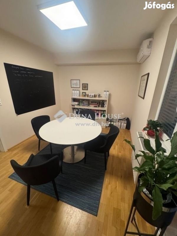 Belvárosi újszerű 72 nm-es lakás N2 szoba lodzsás