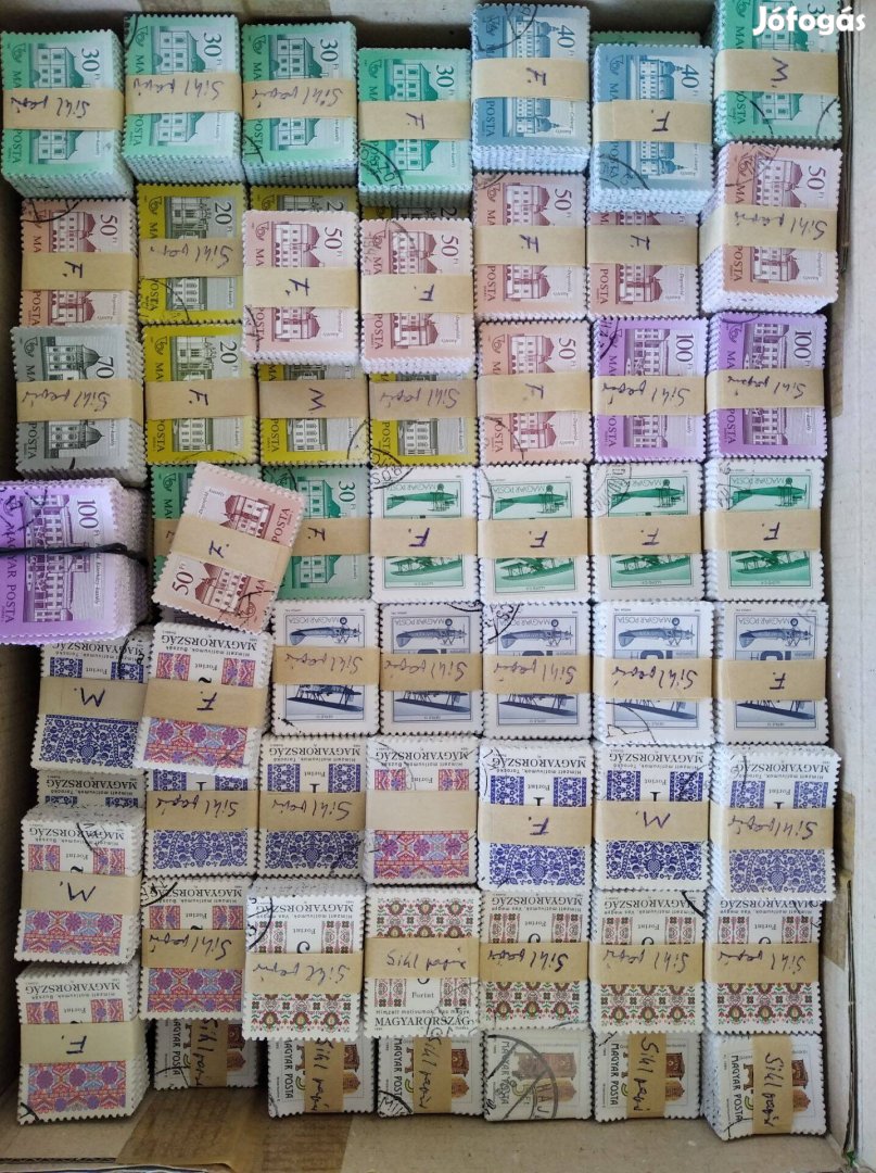 Bélyegek bündliben kb. 20000 db