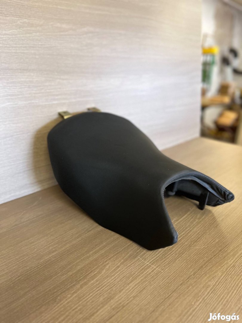 Benelli TRK 502 ülés