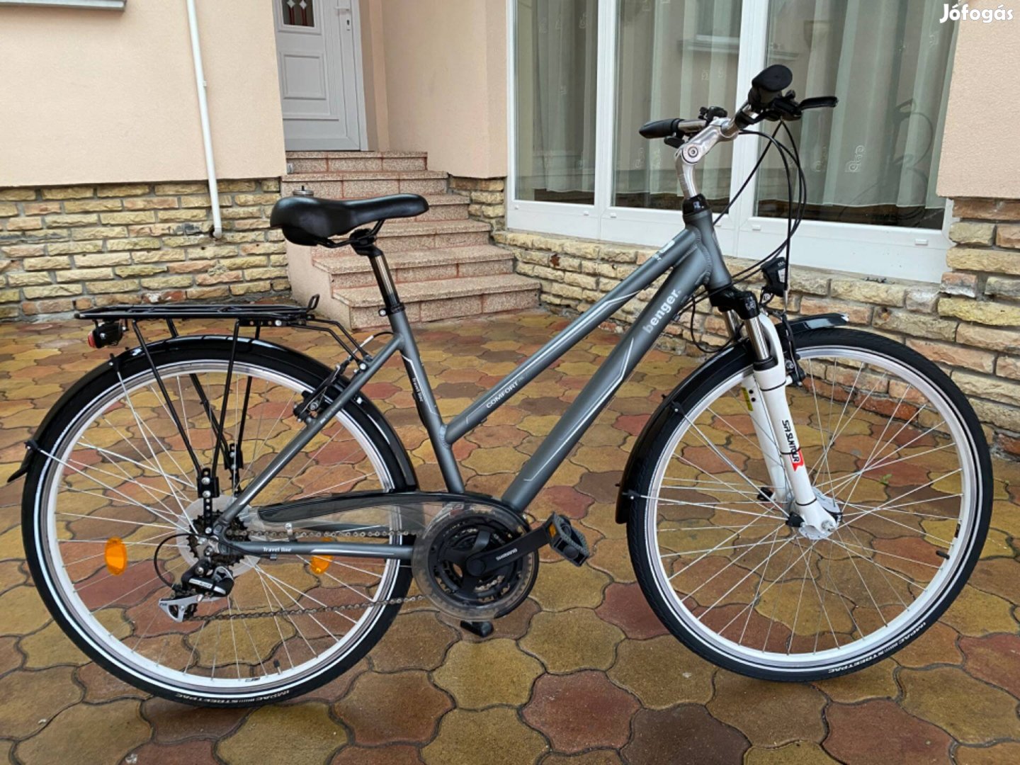 Benger 28-as aluvázas agydinamós minőségi Trekking kerékpár 49cm