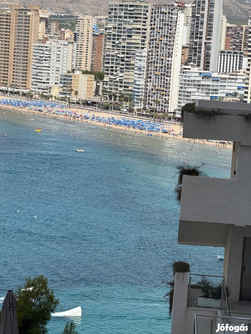 Benidorm medencés tengerparti apartman kiadó 
