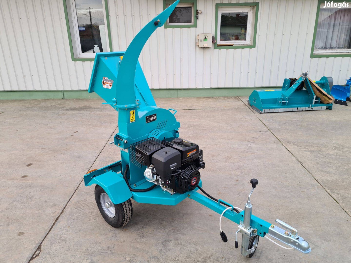 Benzin motoros ágdaráló BX420