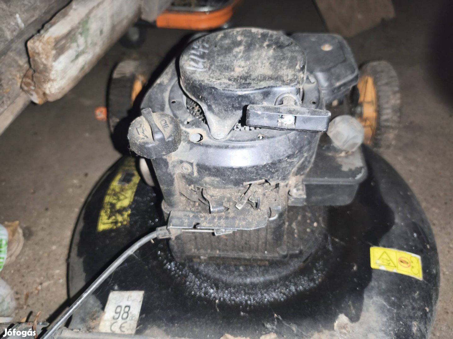 Benzines Fűnyíró kishibával