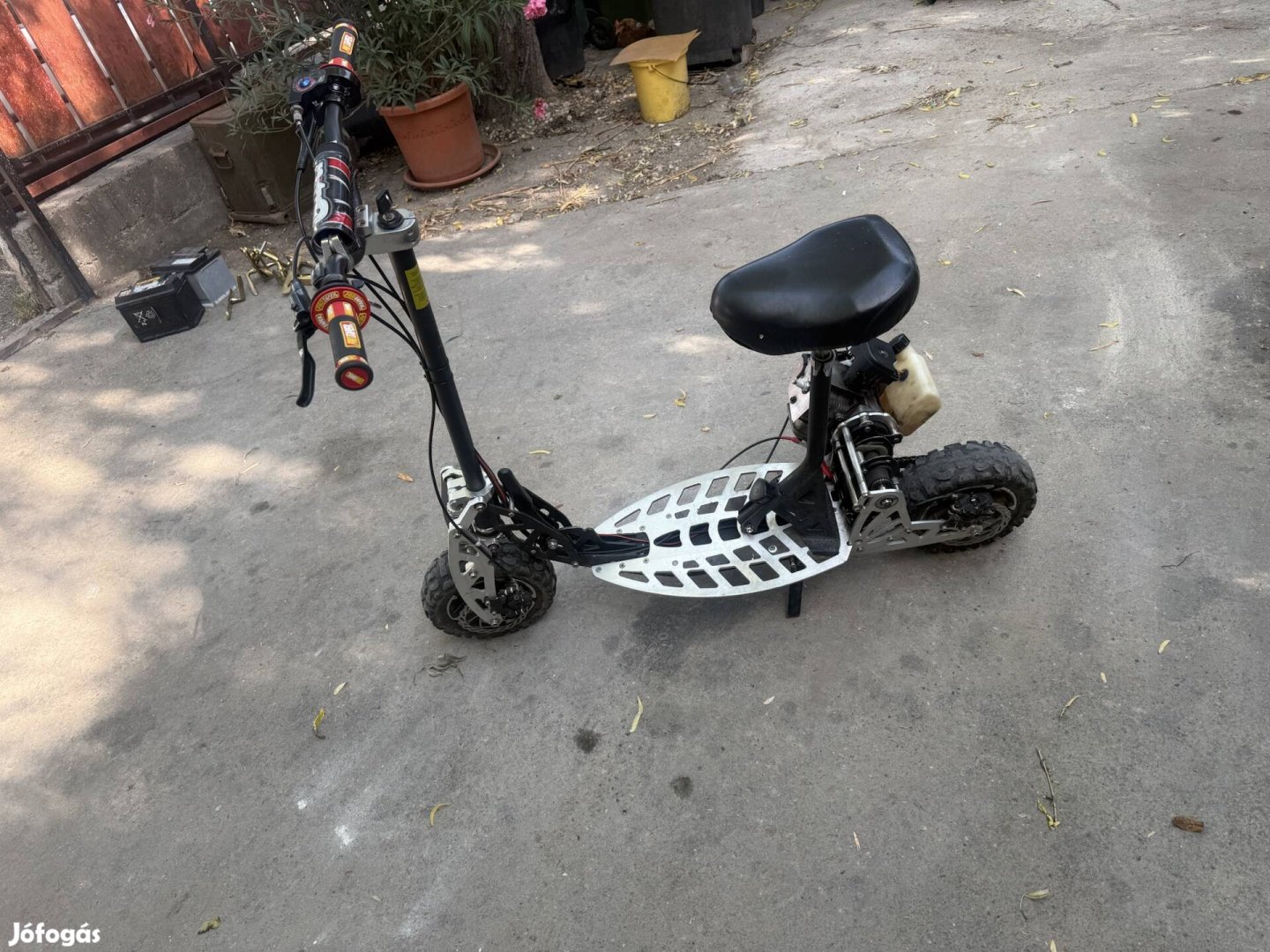 Benzines Roller 70 cm?-es eladó