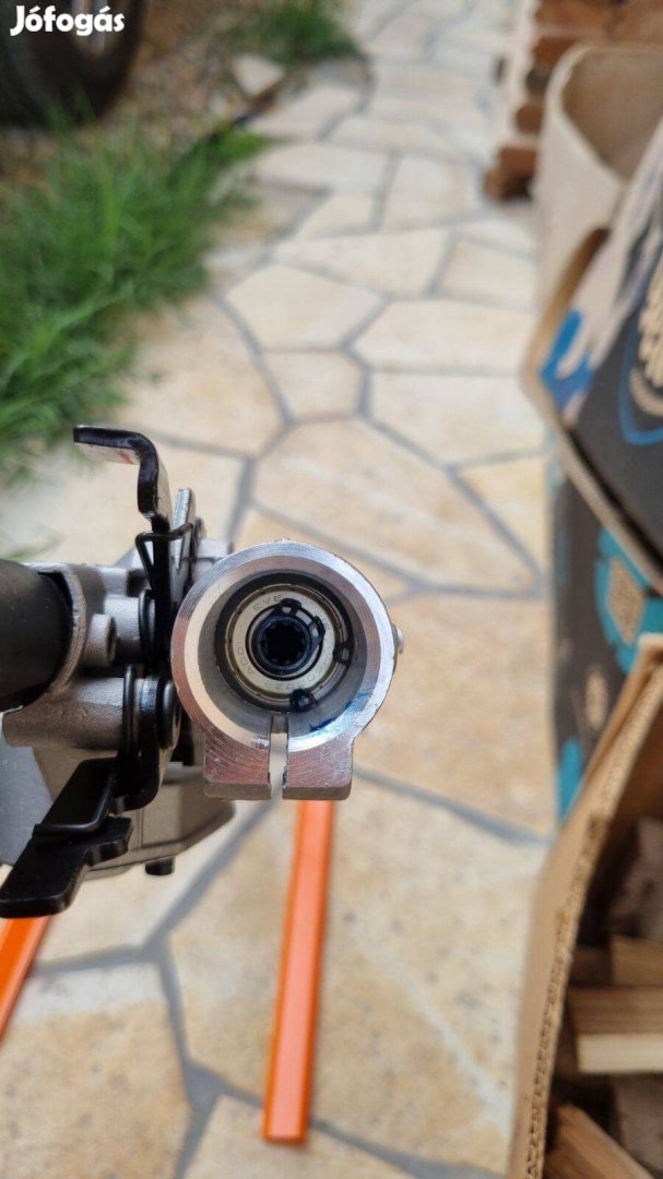 Benzines fűkaszákra magassági sövényvágó adapter, 26mm csőre, 9 bordás