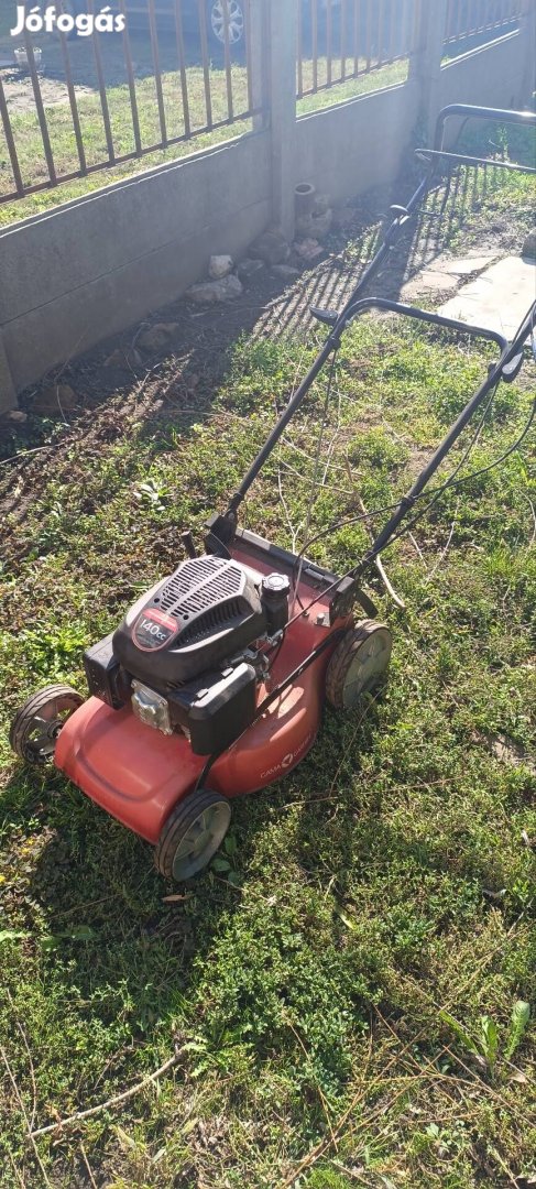 Benzines fűnnyíró , önjárós , fűgyűjtővel kitűnő állapotban eladó.