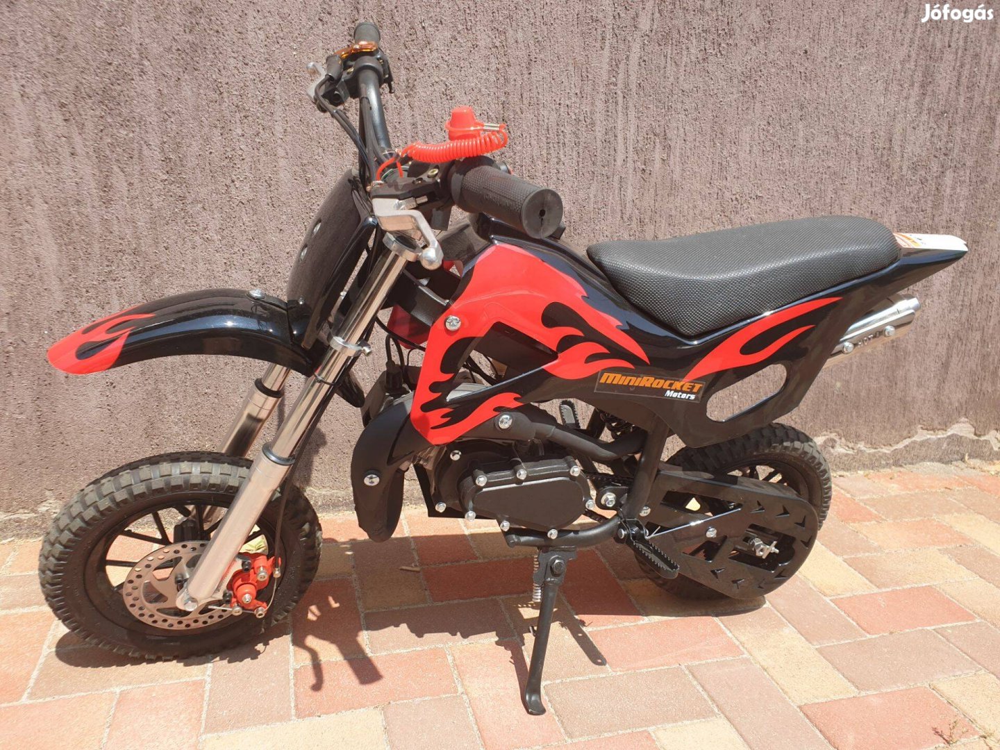 Benzines kismotor eladó