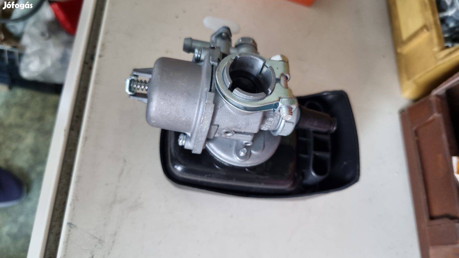 Benzines motorokhoz való karburátor, 21mm torok mérettel, jó áron