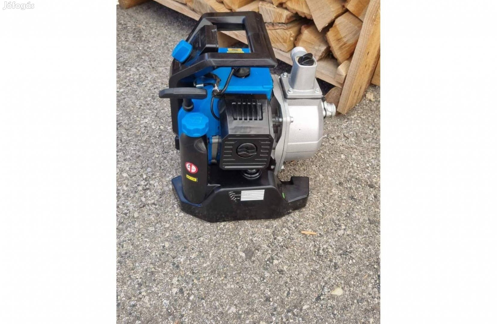Benzines szivattyú, 2 ütemű, 1,45 kW motoros, 1colos vízszivattyú
