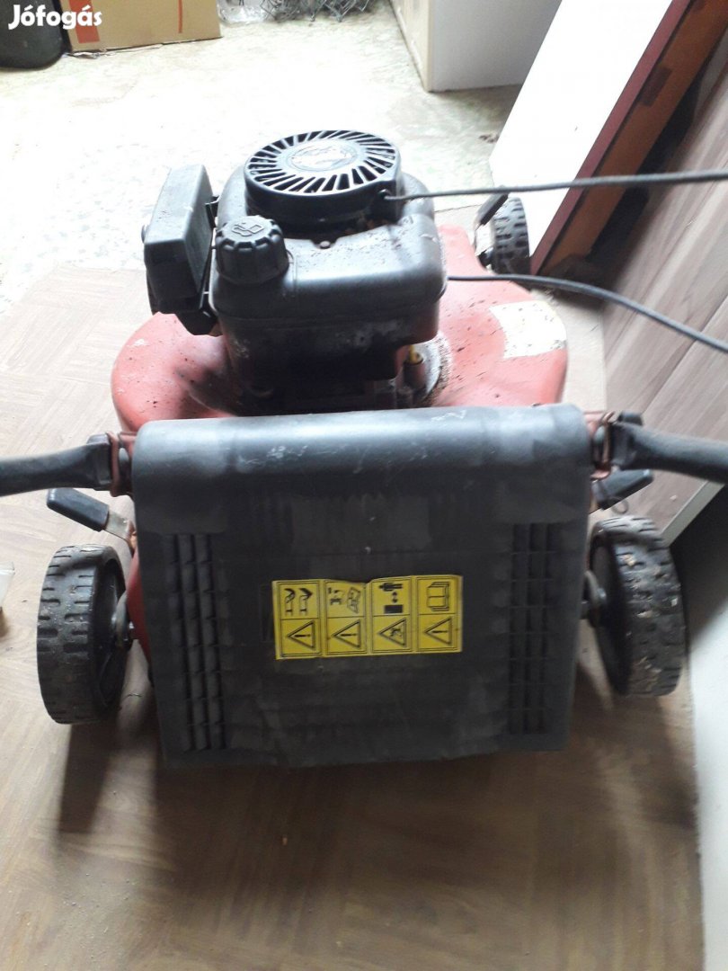 Benzinmotoros fűnyíró