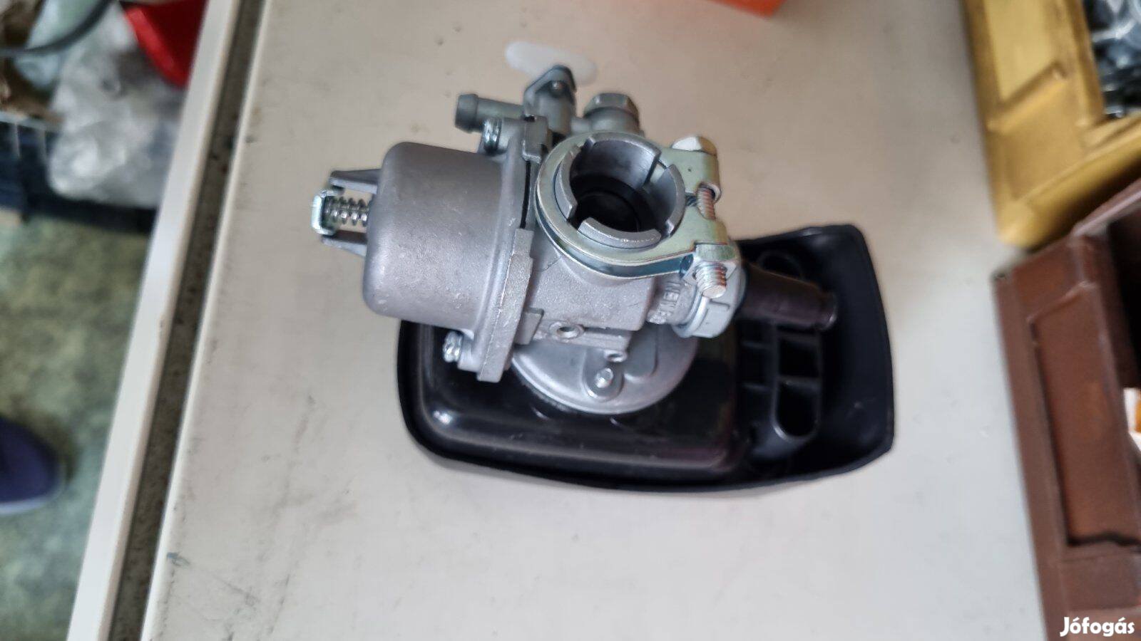 Benzinmotoros motorokhoz való karburátor, 21mm-es torok mérettel