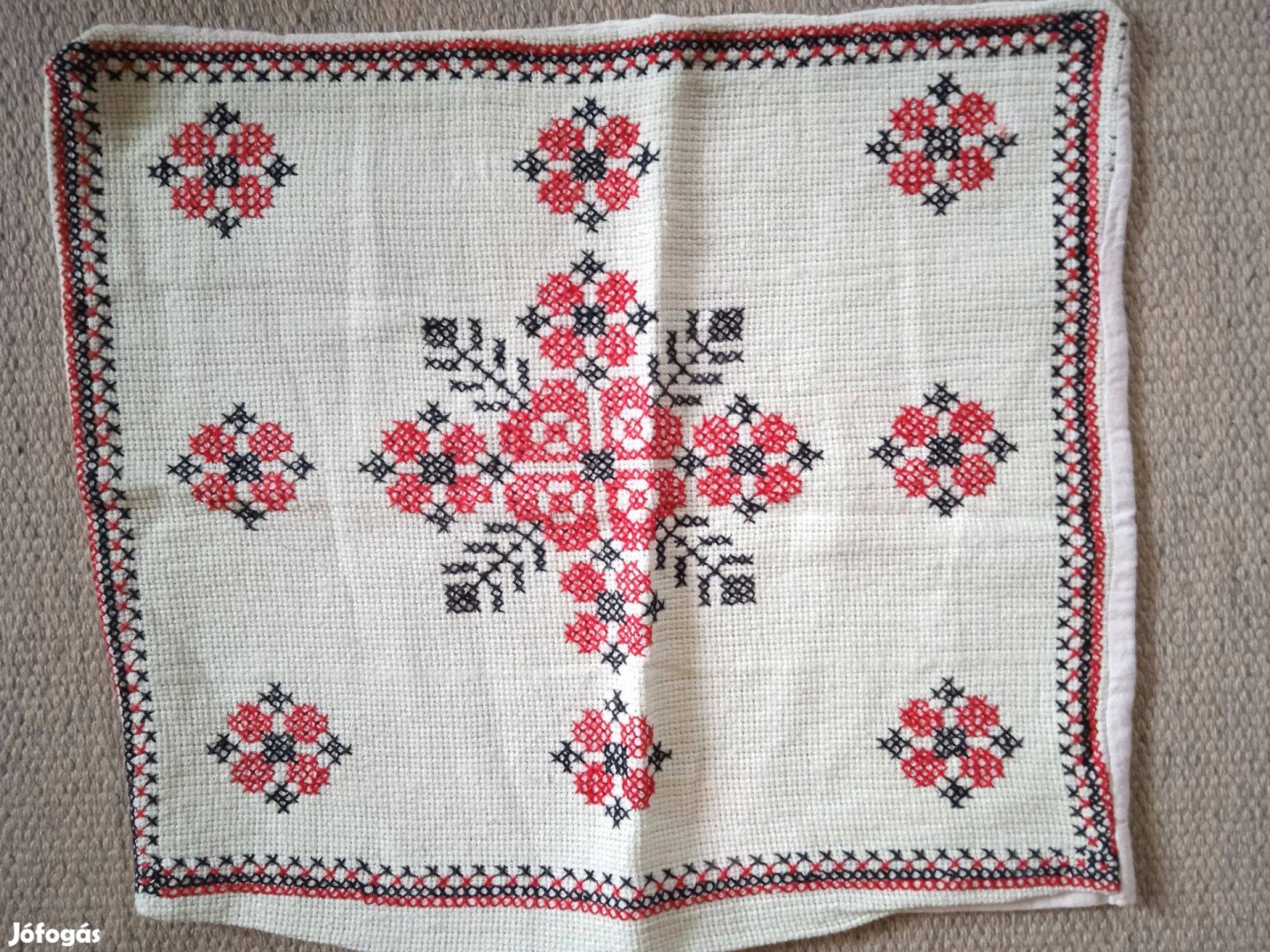 Beregi keresztszemes kézi hímzésű párnahuzat