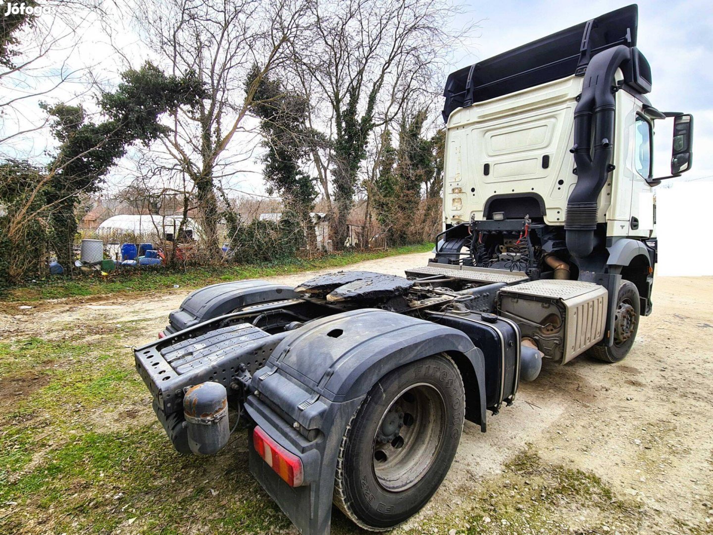 Bérelhető Mercedes Arocs nyerges vontató