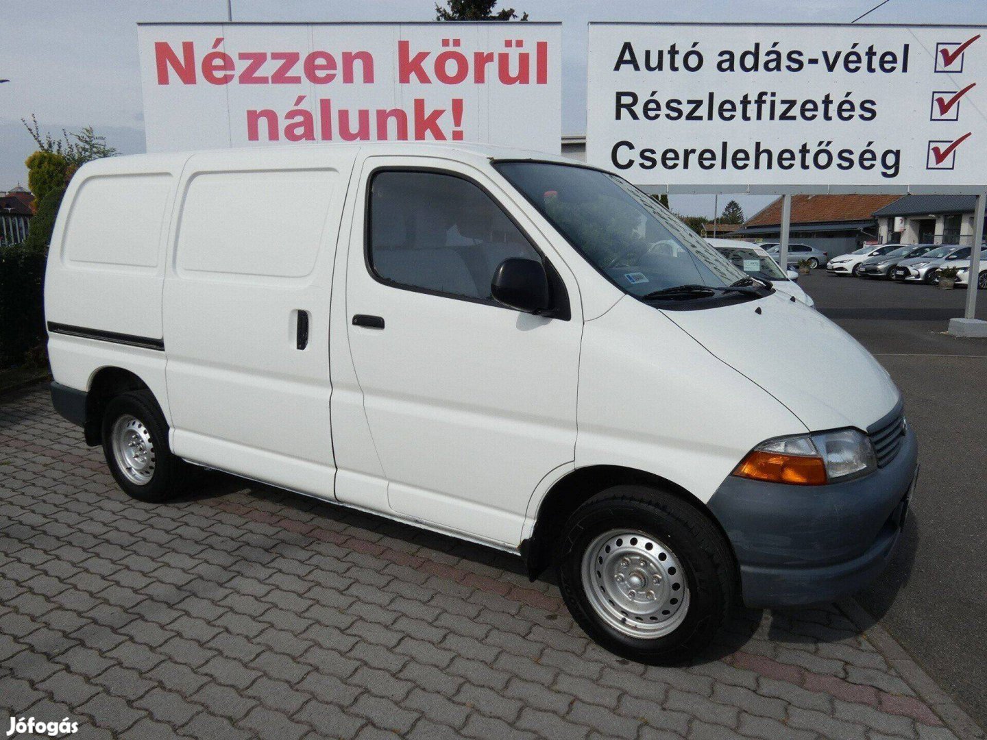 Bérelhető kiadó Toyota Hiace kisteher klimás kölcsönözhető