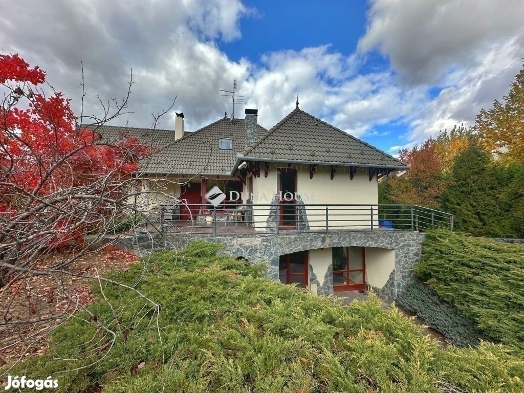 Beretvás köz térségében elegancia, tér és harmónia egyben!