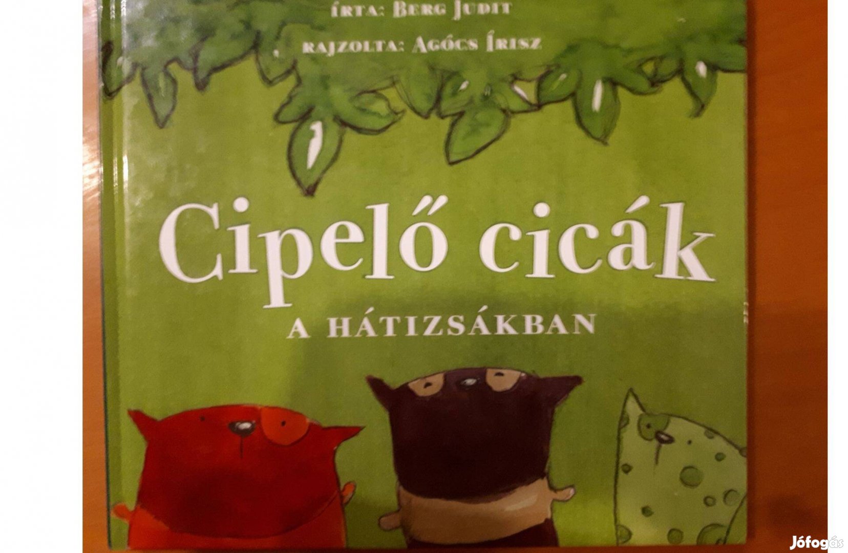 Berg Judit: Cipelő cicák a hátizsákban