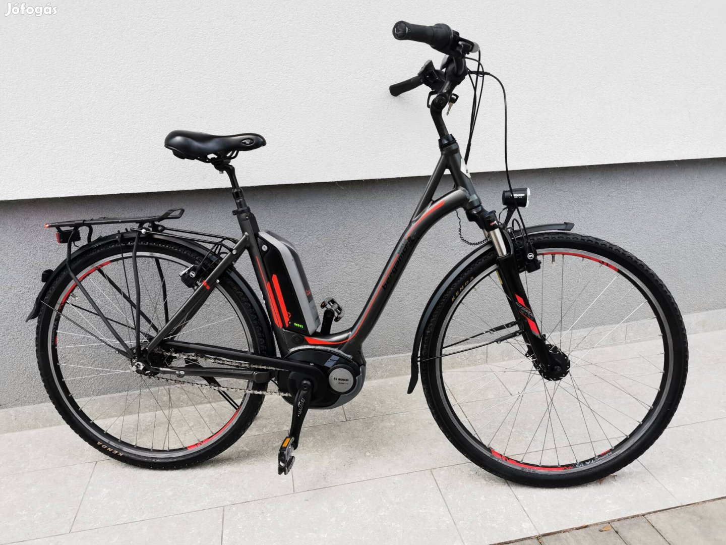 Bergamont 28" uniszex trekking ebike kerékpár Bosch e-bike elektromos 