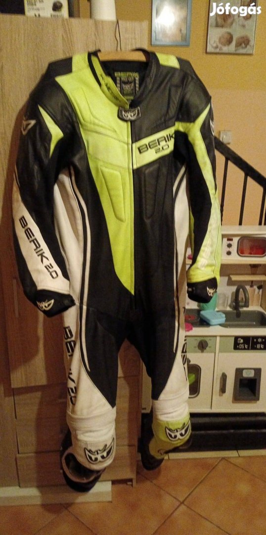 Berik 2.0 Egyrészes bőr ruha.