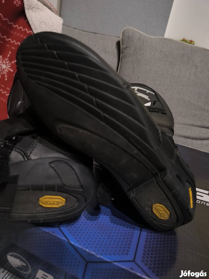 Bering motoros csizma 