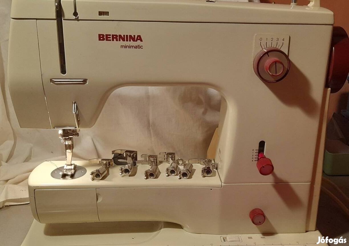 Bernina 807 varrógép eladó 