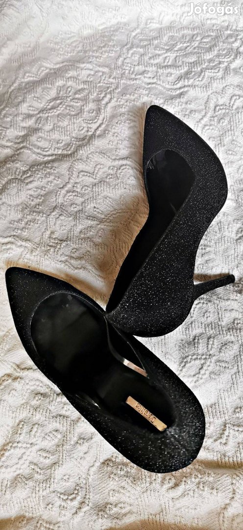 Bershka tűsarkú fekete csillogó női alkalmi cipő 40