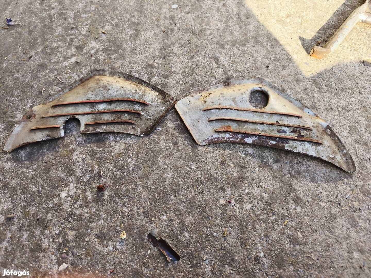 Berva karburátor takarólemez pár