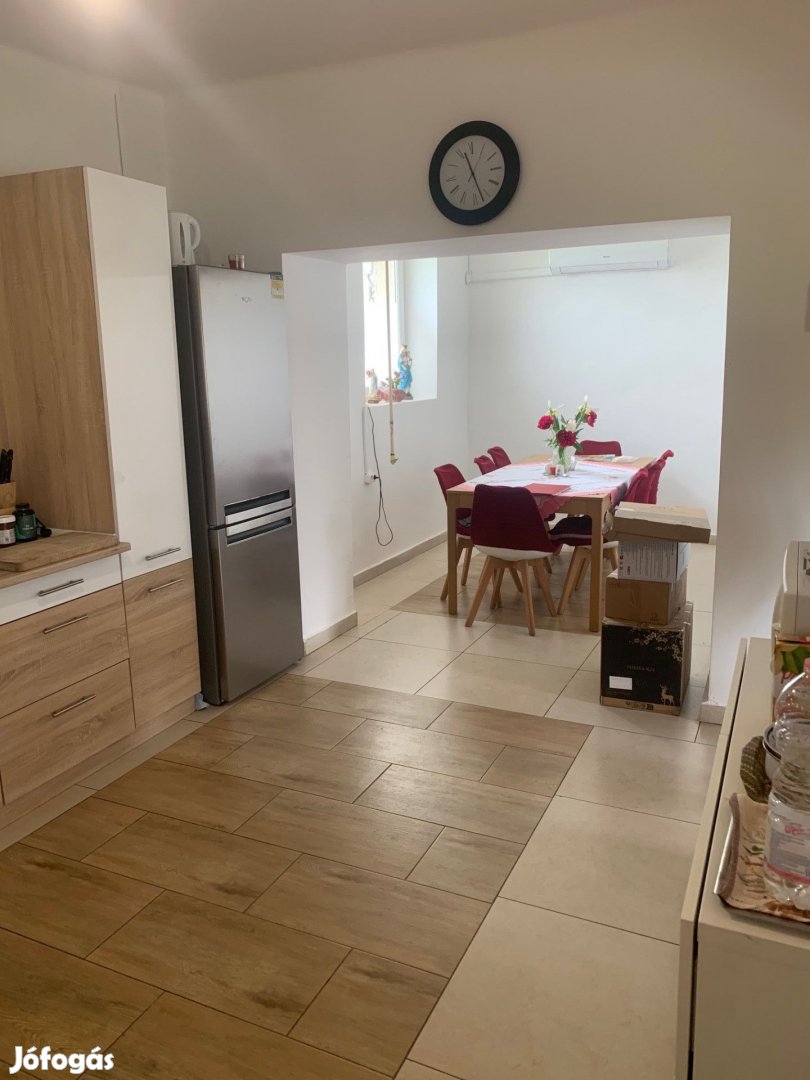 Besenyőtelken részben felújított 90 m2-es családi ház, 1633m2-es