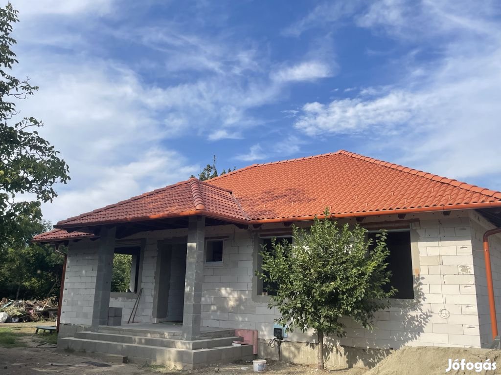 Besnyő, Magán utca, 155 m2-es, családi ház, 4 szobás,