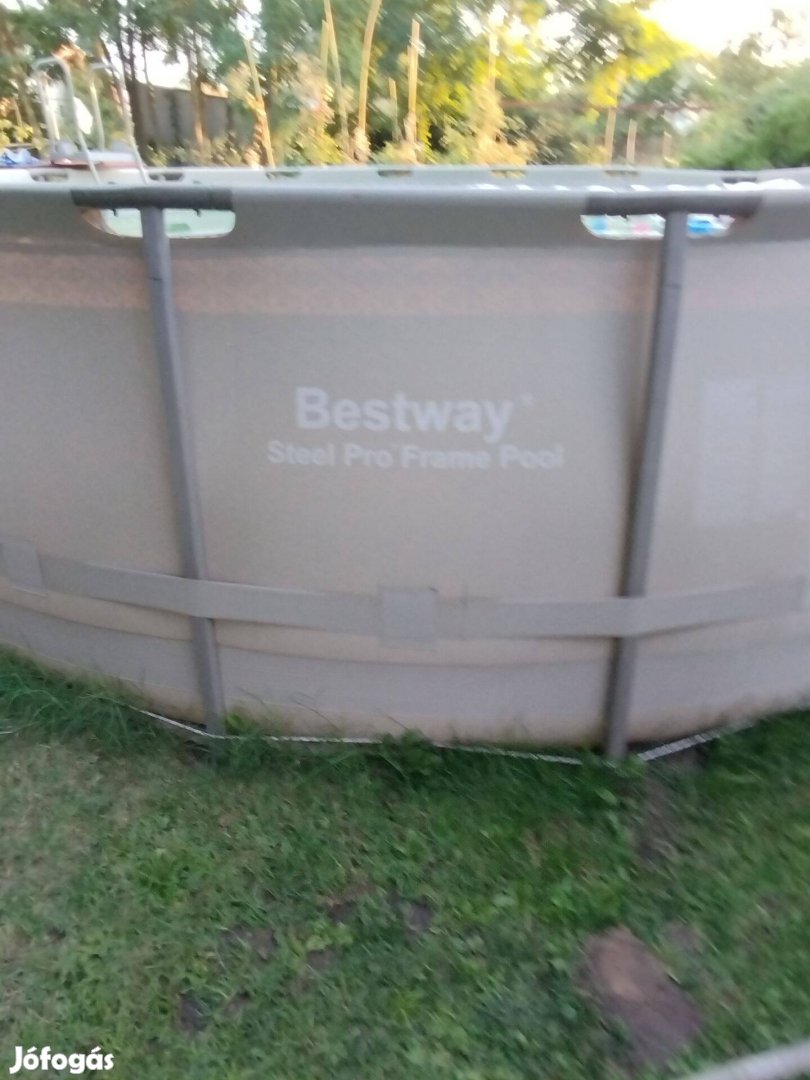 Bestway medence 5.49x132 elado