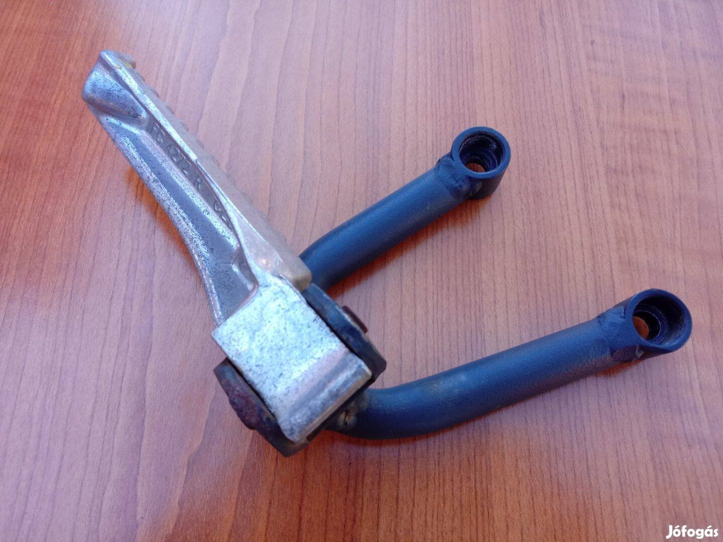 Beta RR 125 Jobb hátsó lábtartó 08001