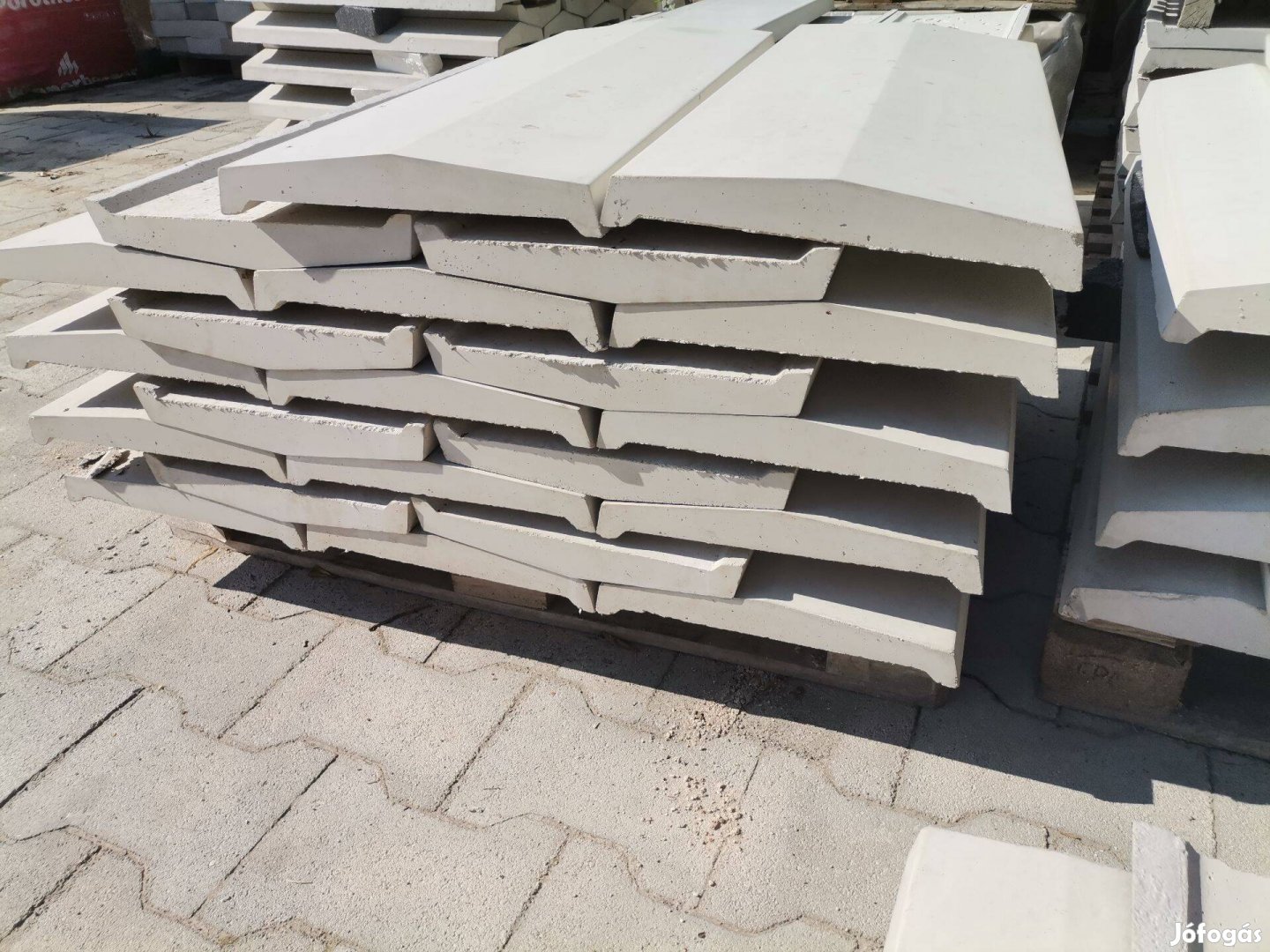 Beton fedlap 30 cm széles falra