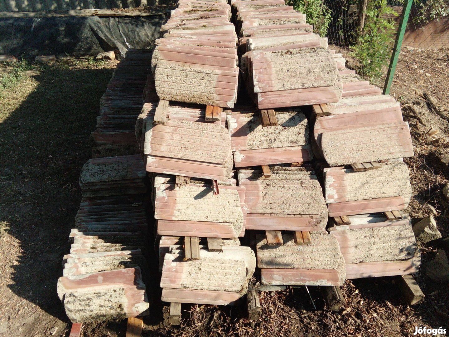 Beton tetőcserepek (kb. 1200 db) Szentesen eladók