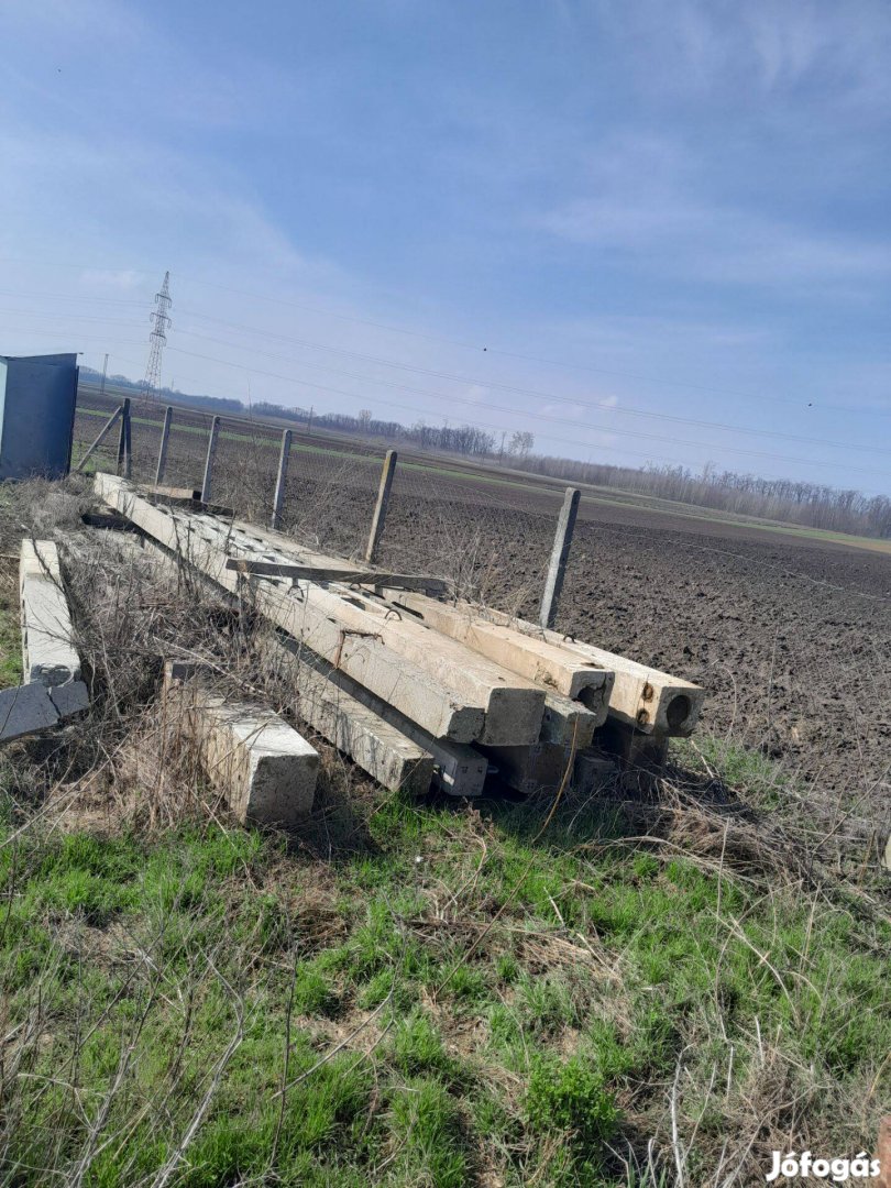 Beton villany oszlop eladó
